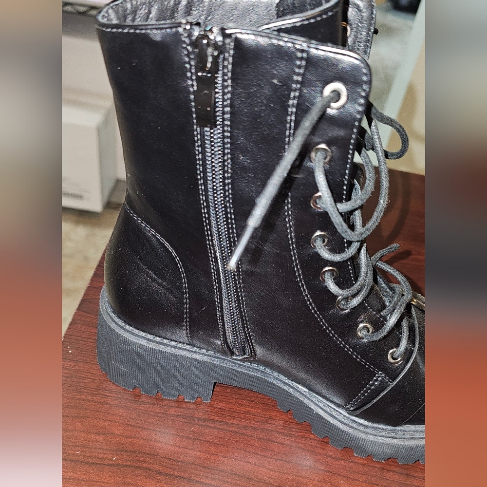 Sleek Black Lace-Up Combat Boots‎ - Picture 8 of 8